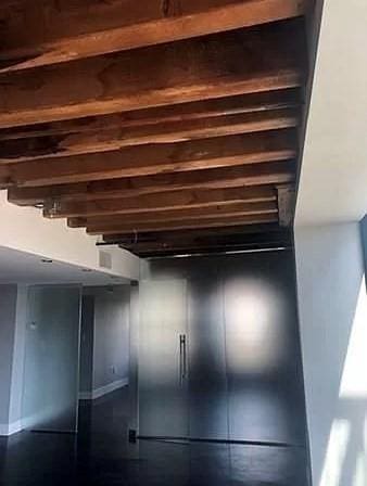 detailed view of baseboards