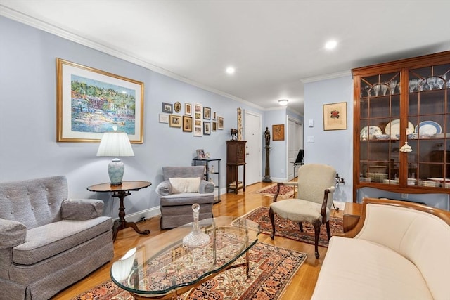 living area featuring ornamental molding, wood finished floors, baseboards, and recessed lighting