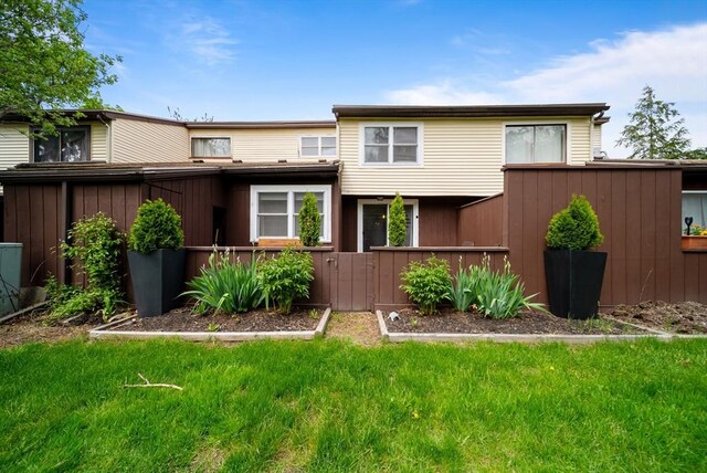 27 Mason Ct Unit 27, Amesbury, MA 01913 - view of front facade with a gate