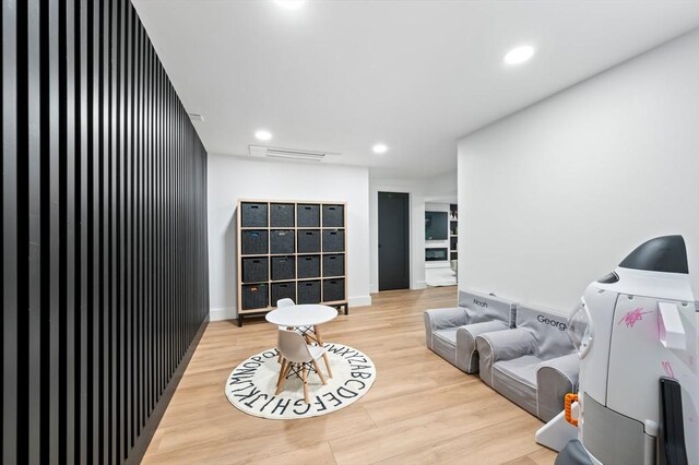 86 Pioneer Trl, Plymouth, MA 02360 - living area featuring light wood-type flooring, recessed lighting, and baseboards