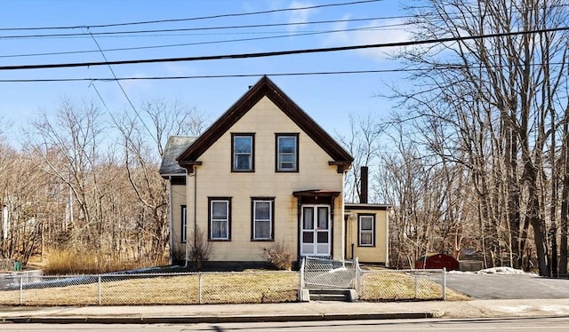 view of front of house featuring a fenced front yard