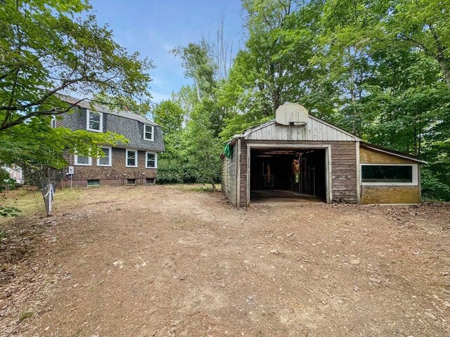 view of yard featuring a garage and an outdoor structure