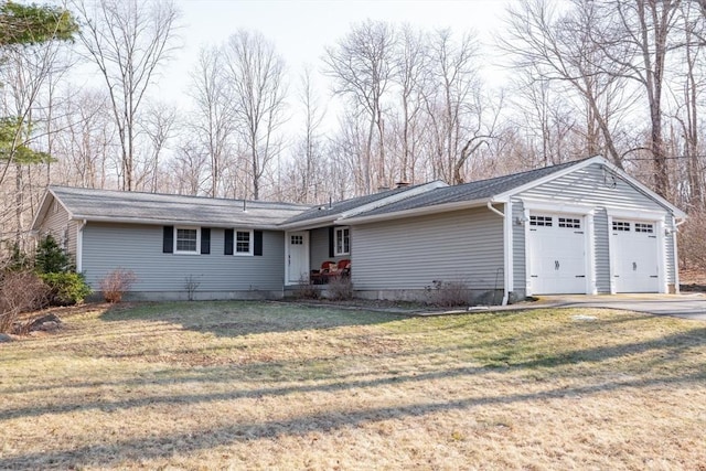 ranch-style house featuring a front lawn