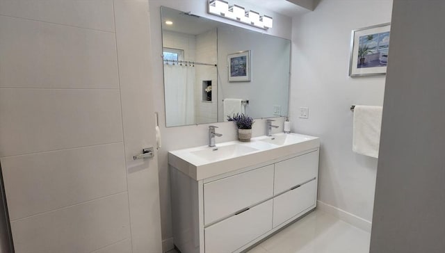 full bathroom with double vanity, visible vents, a sink, a shower with curtain, and baseboards