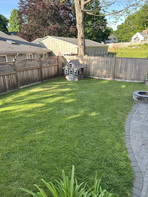 view of yard with a fenced backyard and an outdoor fire pit