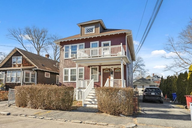 view of front of property featuring a balcony