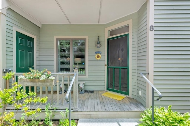 8 Barn Ln, Gloucester, MA 01930 - entrance to property with a porch