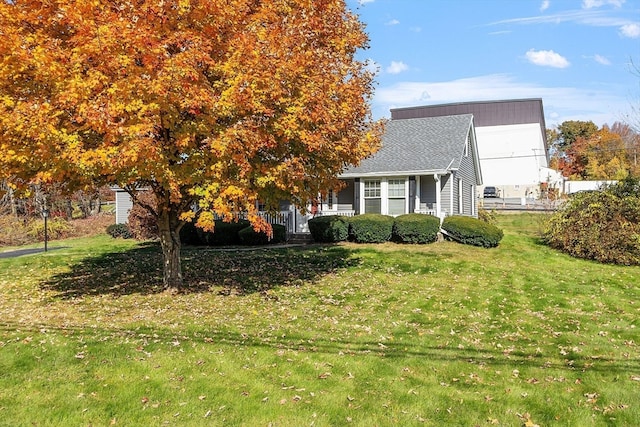 view of front of home with a front lawn