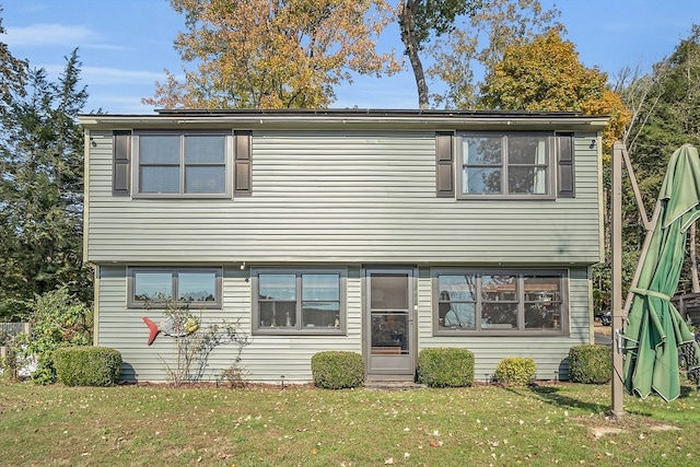 view of front of house featuring a front yard