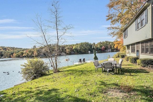 view of yard featuring a water view