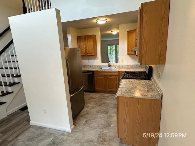 kitchen featuring stove, sink, stainless steel fridge, and dishwasher