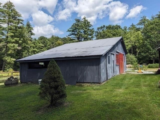 view of outdoor structure with a yard