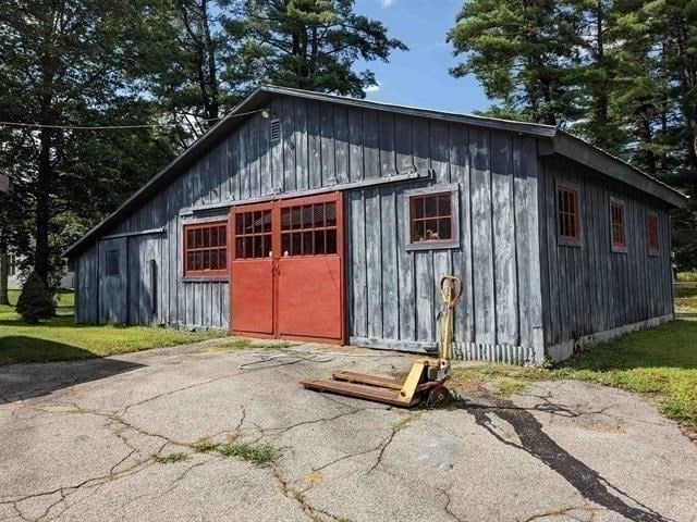 view of outbuilding