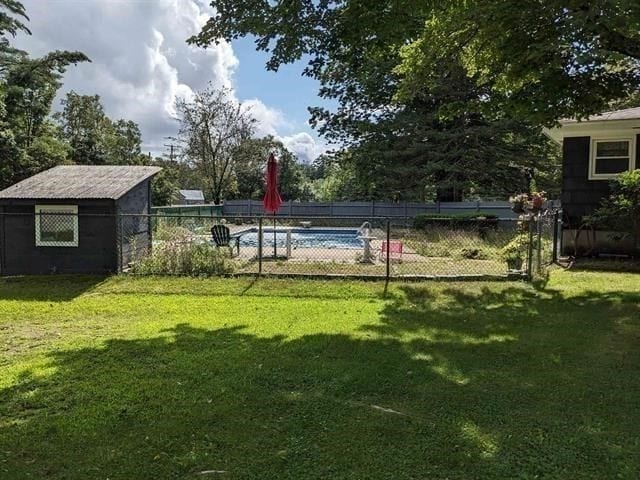 view of yard with a fenced in pool