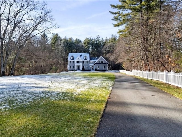 view of front of property