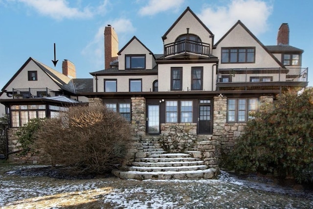 view of front of house featuring a balcony