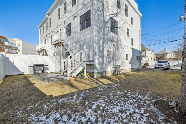10 Berkley Rd Unit C, Hull, MA 02045 - back of property with fence