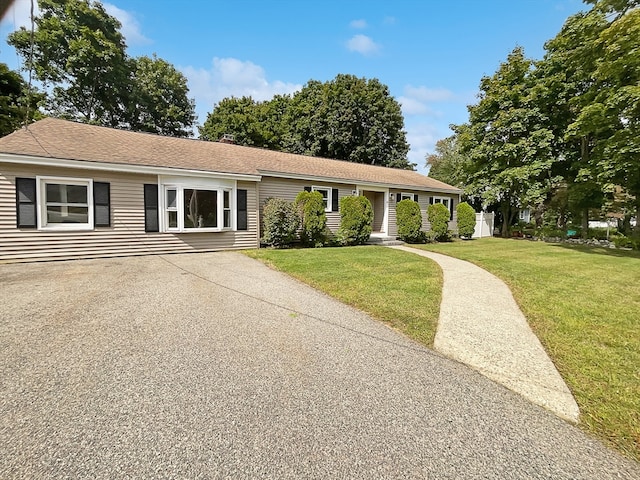 ranch-style house with a front yard