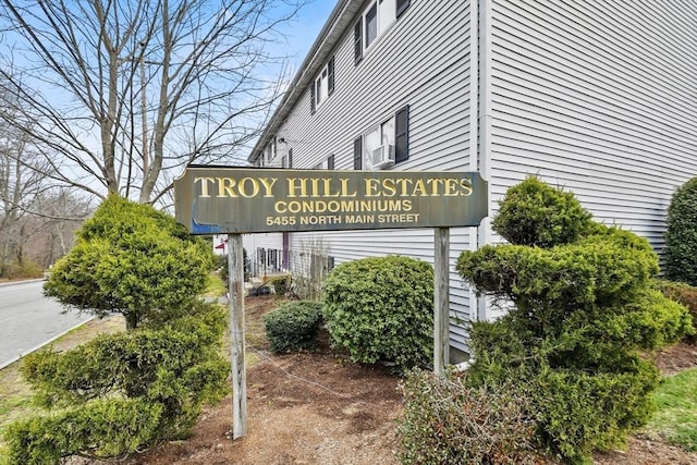 view of community / neighborhood sign