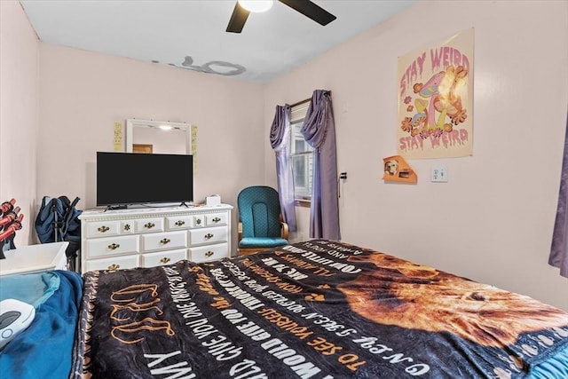 bedroom with ceiling fan