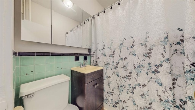 full bathroom featuring tile walls, toilet, and vanity