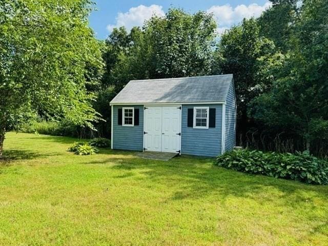 view of outbuilding with a yard