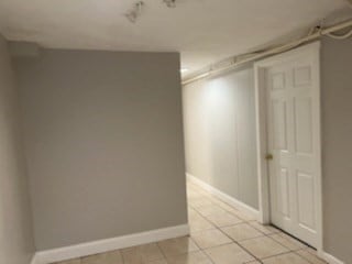 empty room featuring light tile patterned floors