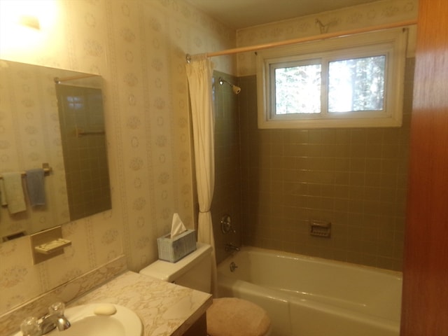 full bathroom with shower / bath combo with shower curtain, vanity, and toilet