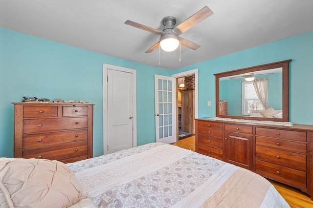 bedroom with a ceiling fan, light wood-style floors, and a closet