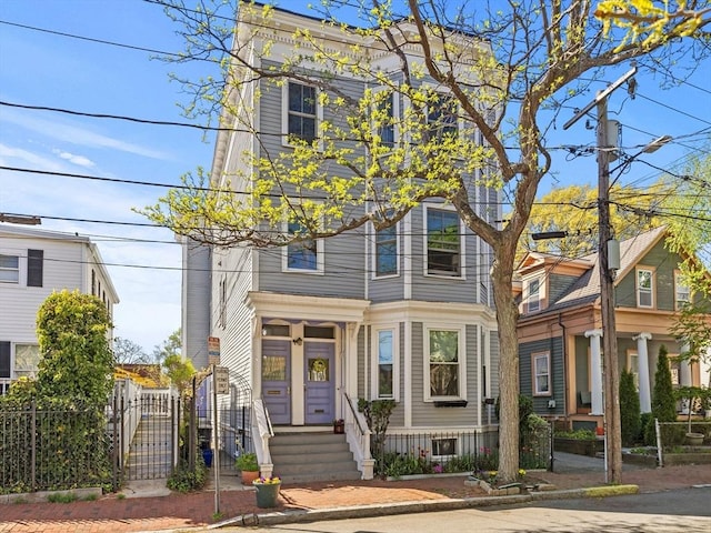5 Tremont St Unit 3, Cambridge, MA 02139 - view of front of property with fence
