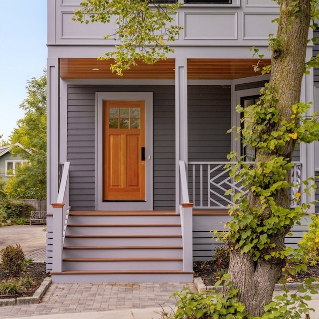 entrance to property featuring covered porch