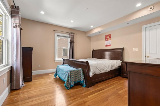 bedroom with light wood-style floors, recessed lighting, and baseboards