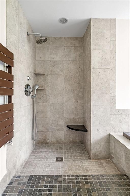 full bath featuring tiled shower