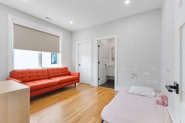 living room with light wood-style floors, recessed lighting, baseboards, and visible vents