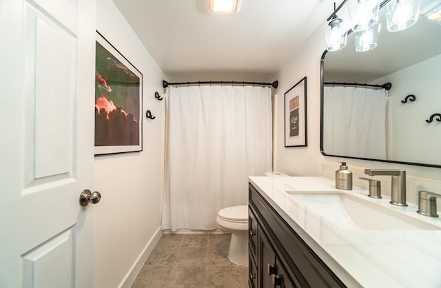 bathroom with toilet, a shower with shower curtain, vanity, and baseboards