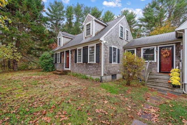 view of front of home featuring a front lawn