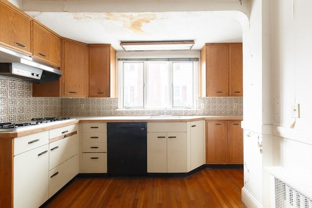 kitchen with sink, black dishwasher, backsplash, dark wood-type flooring, and white gas cooktop