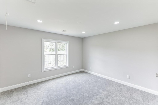 carpeted spare room with visible vents, recessed lighting, and baseboards