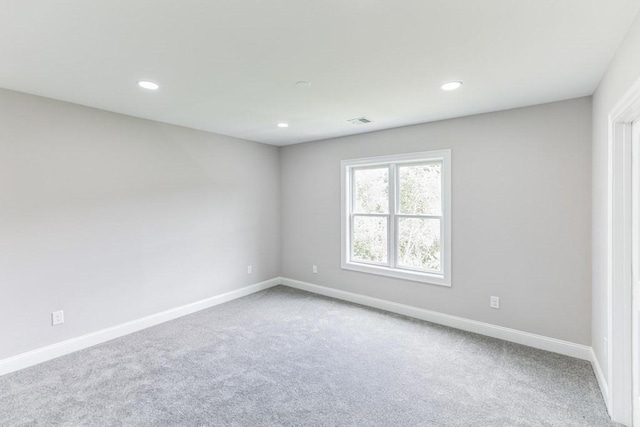 carpeted spare room with visible vents, recessed lighting, and baseboards