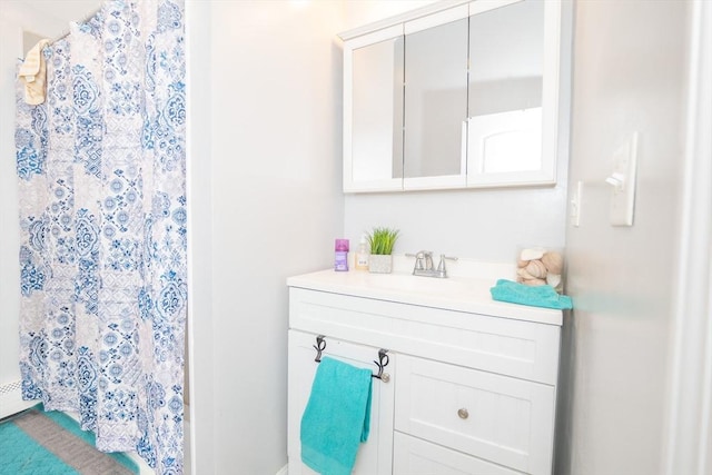 bathroom with a shower with curtain and vanity