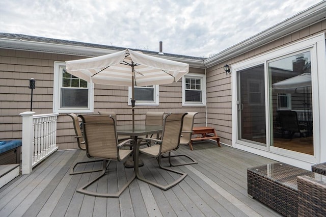 deck featuring outdoor dining space