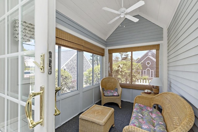 sunroom with ceiling fan