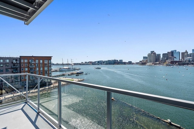view of water feature featuring a city view