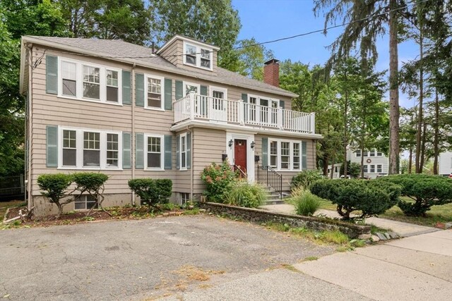 view of front of house with a balcony