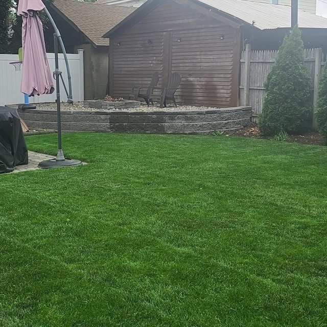 view of yard with an outdoor structure and fence