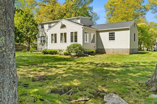 back of house featuring a lawn