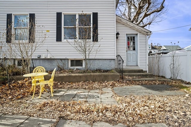 view of front of house with entry steps and fence