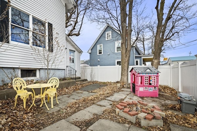 exterior space with an outdoor structure, a fenced backyard, and entry steps