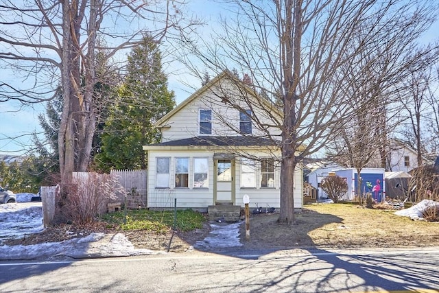 view of front of property featuring entry steps and fence