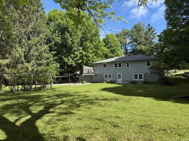 4 King Ln, Monson, MA 01057 - rear view of property with a yard